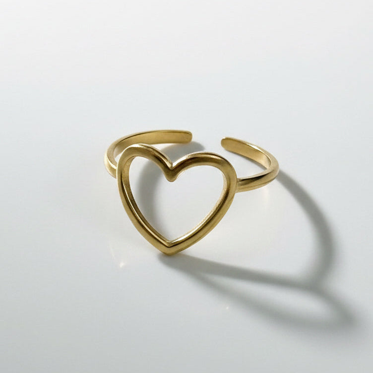 Minimal Heart Ring
