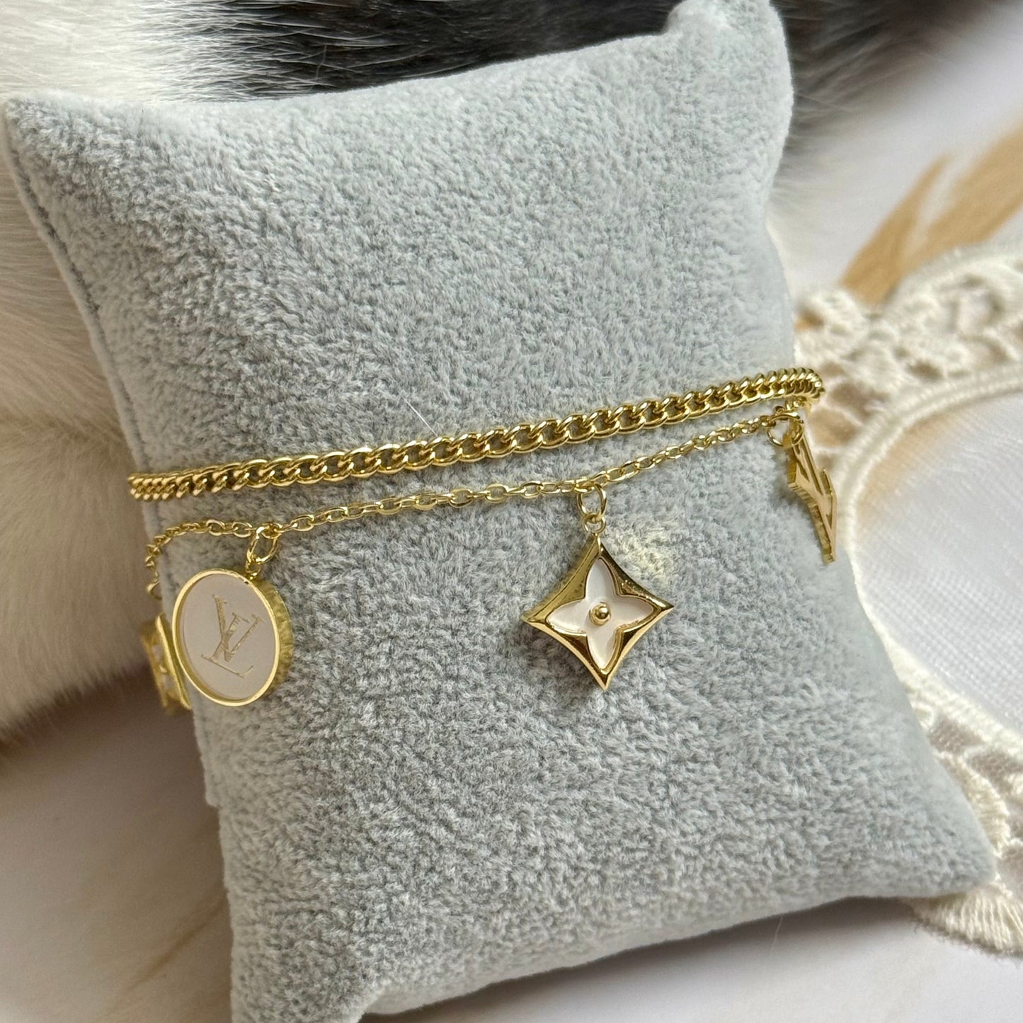 Clover & Key Bracelet (White)