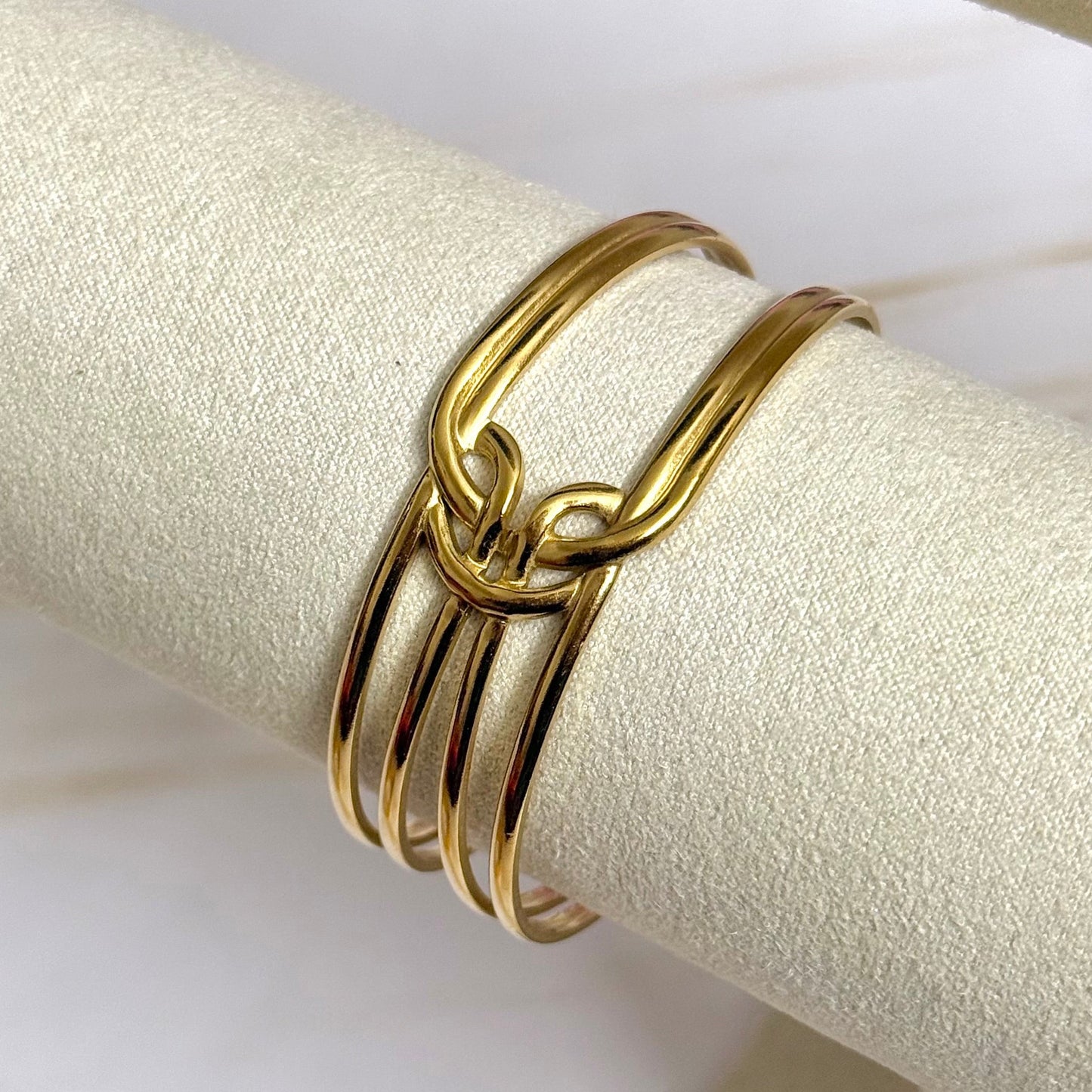 Thread Cuff