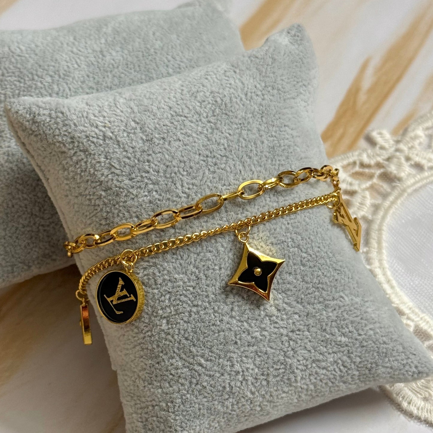 Clover & Key Bracelet (Black)