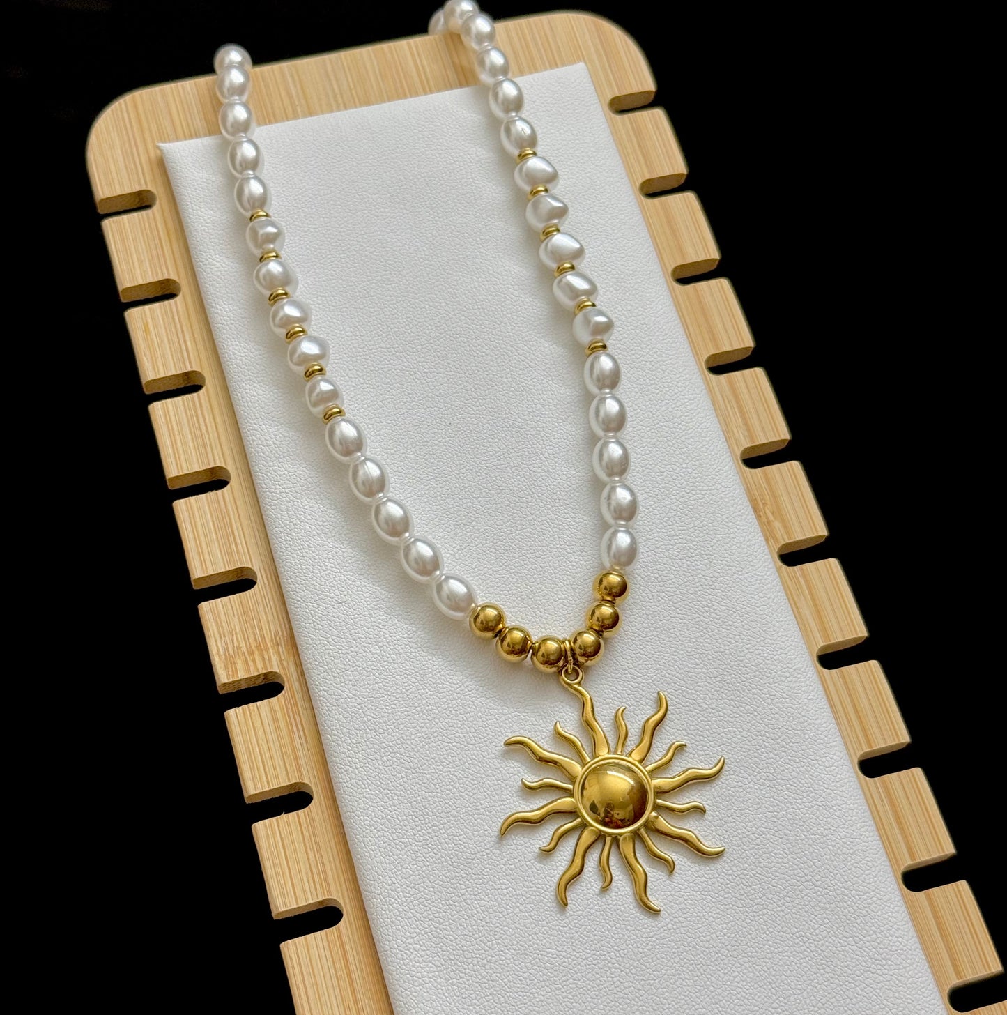 Solis Pearl Necklace