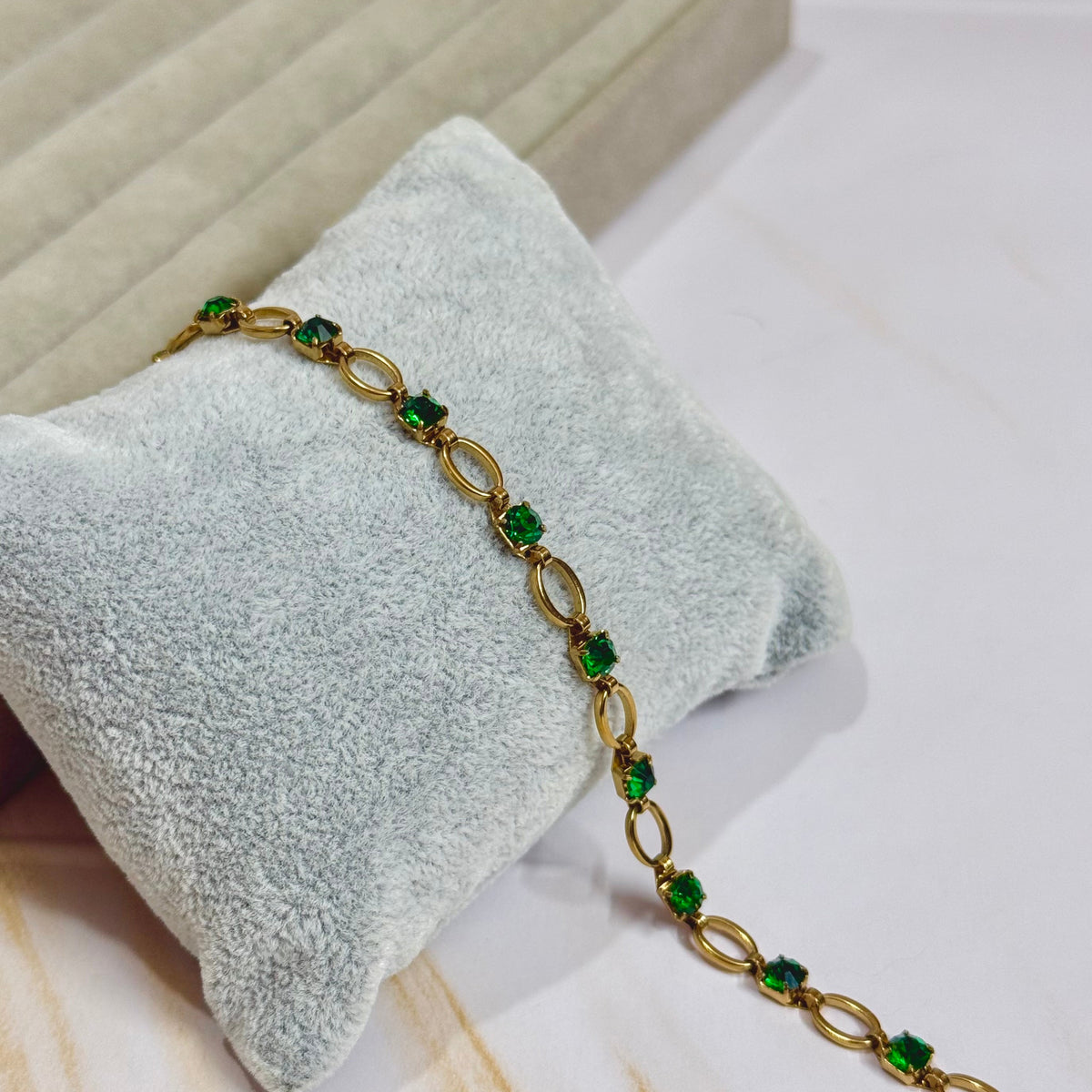 Lucent Bracelet (Green Stone)