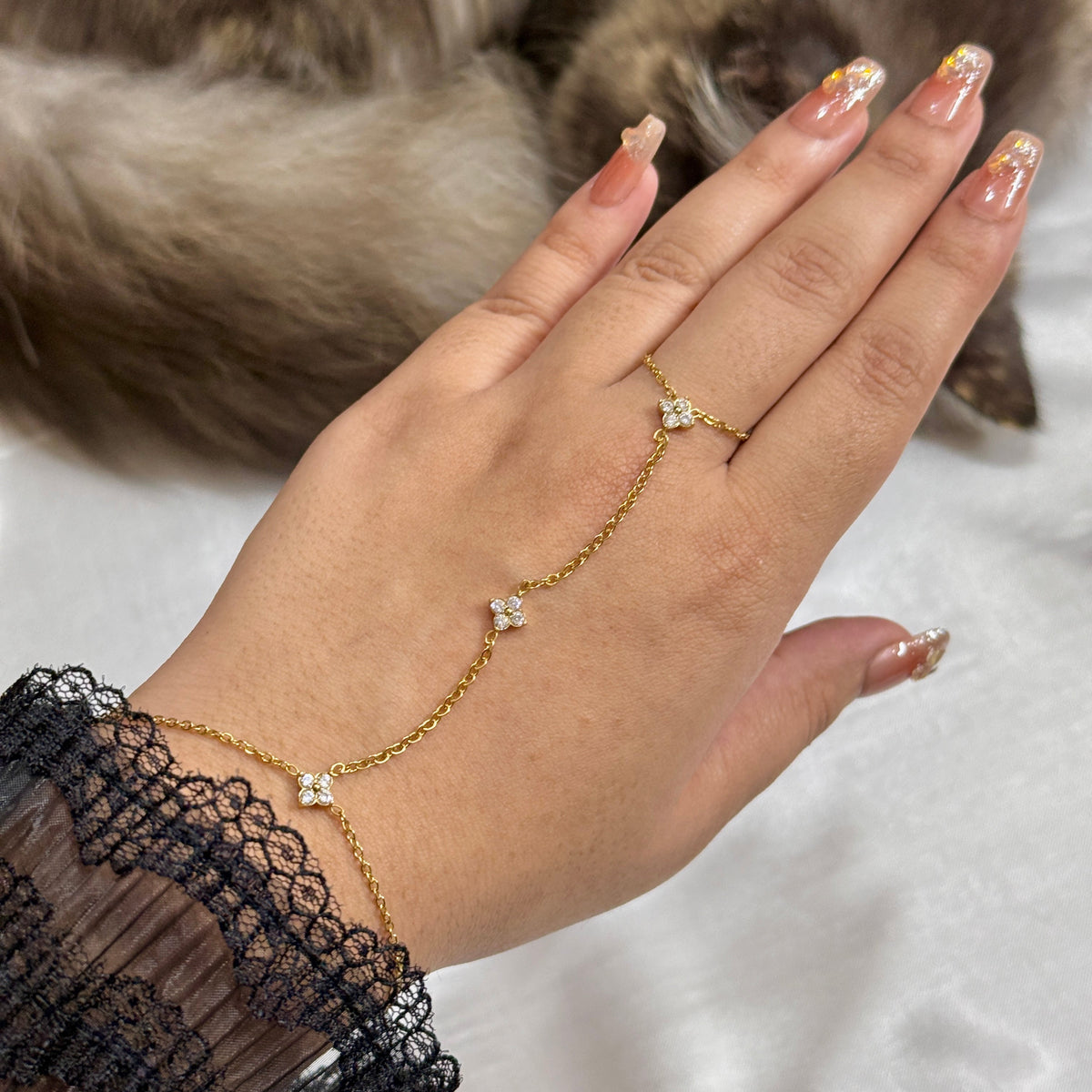Clover Hand-Chain
