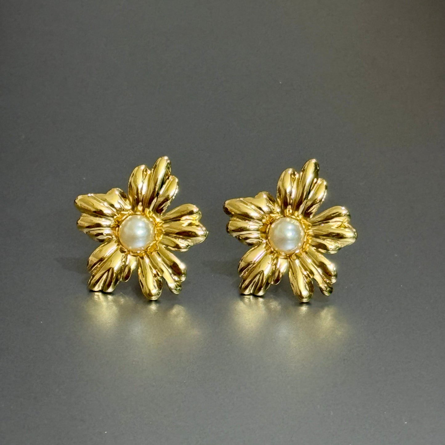 Pearl Bloom Stud