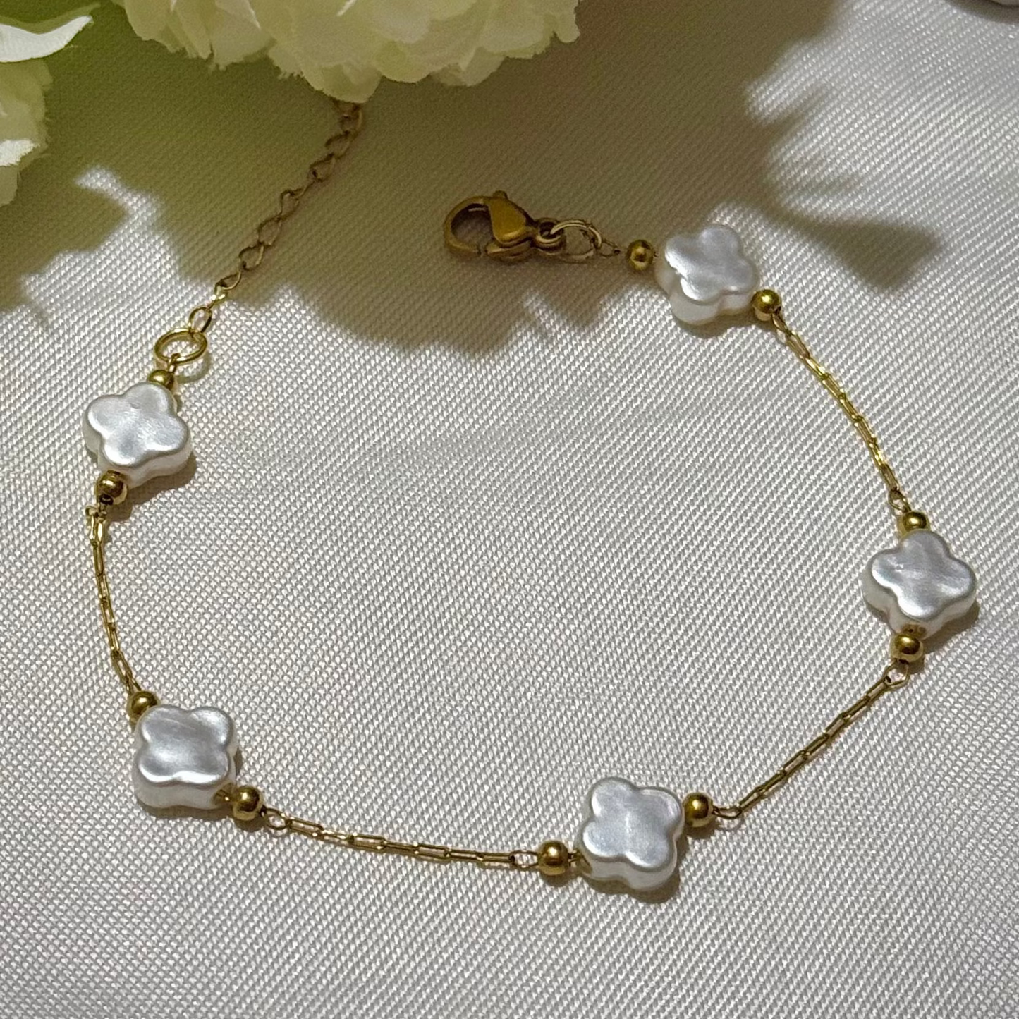 Clover Pearl Bracelet