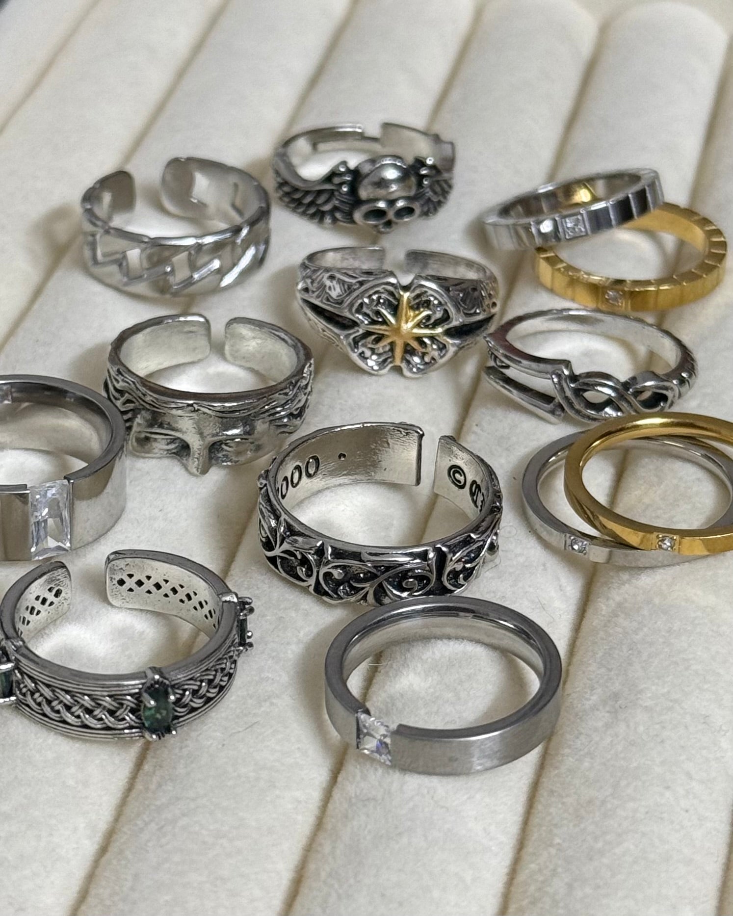 RINGS M.