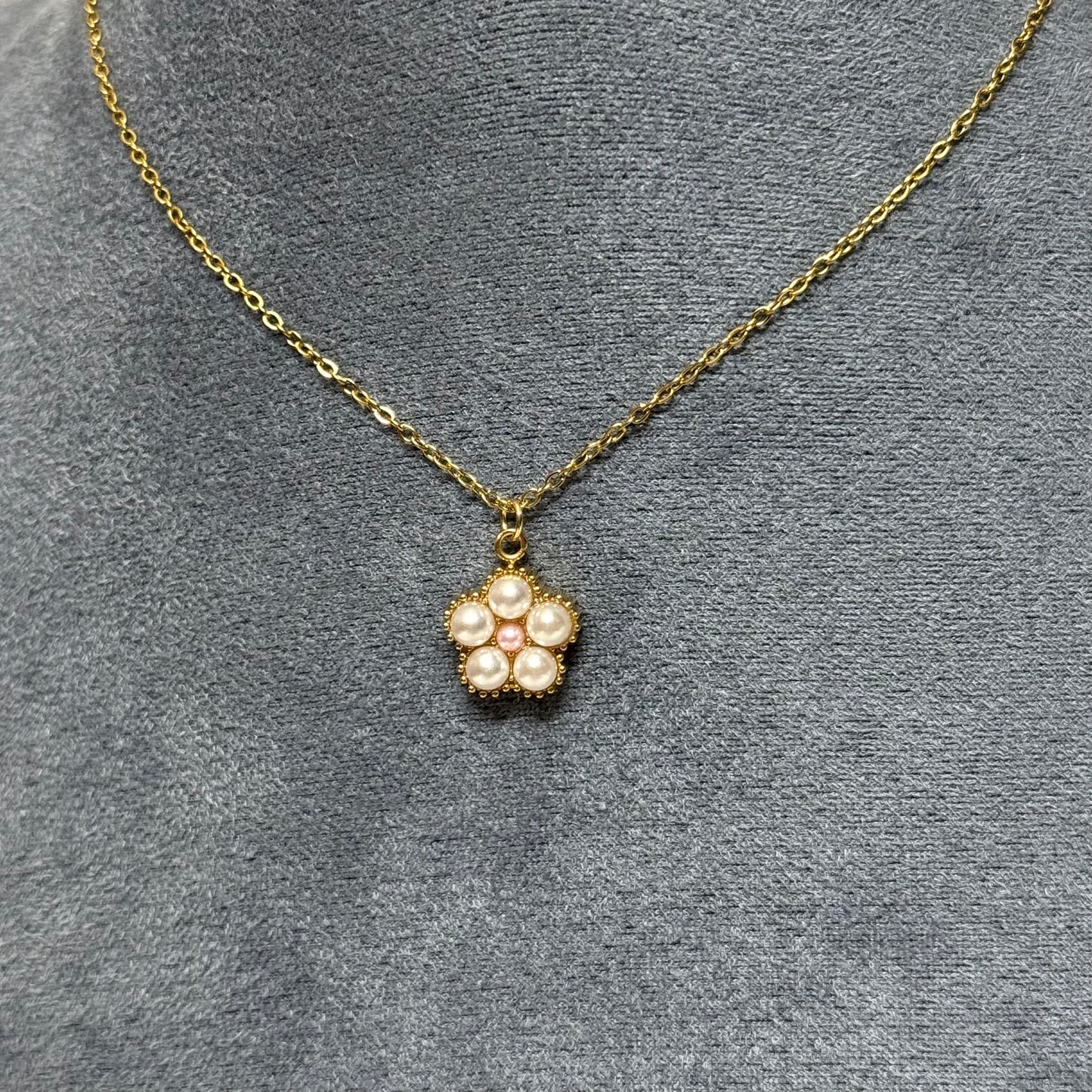 Daisy Pearl Pendant
