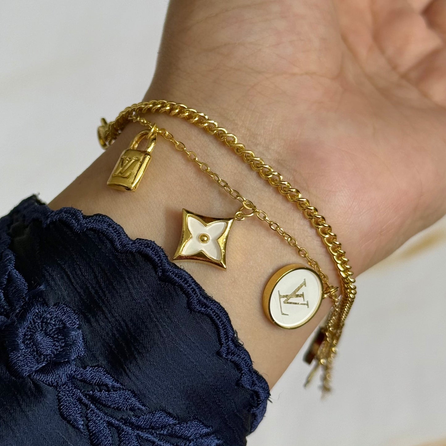 Clover & Key Bracelet (White)