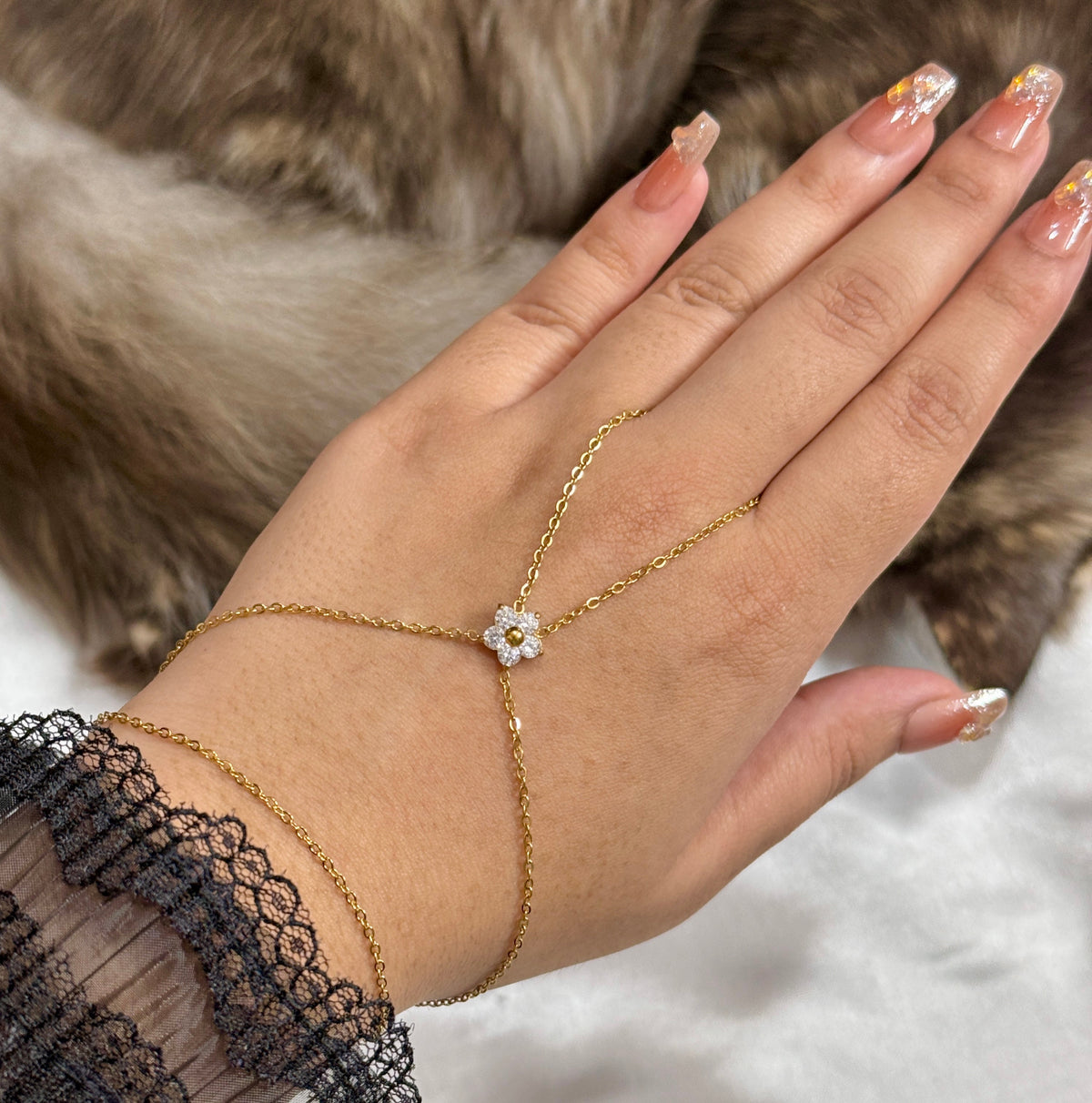 Daisy Hand-Chain