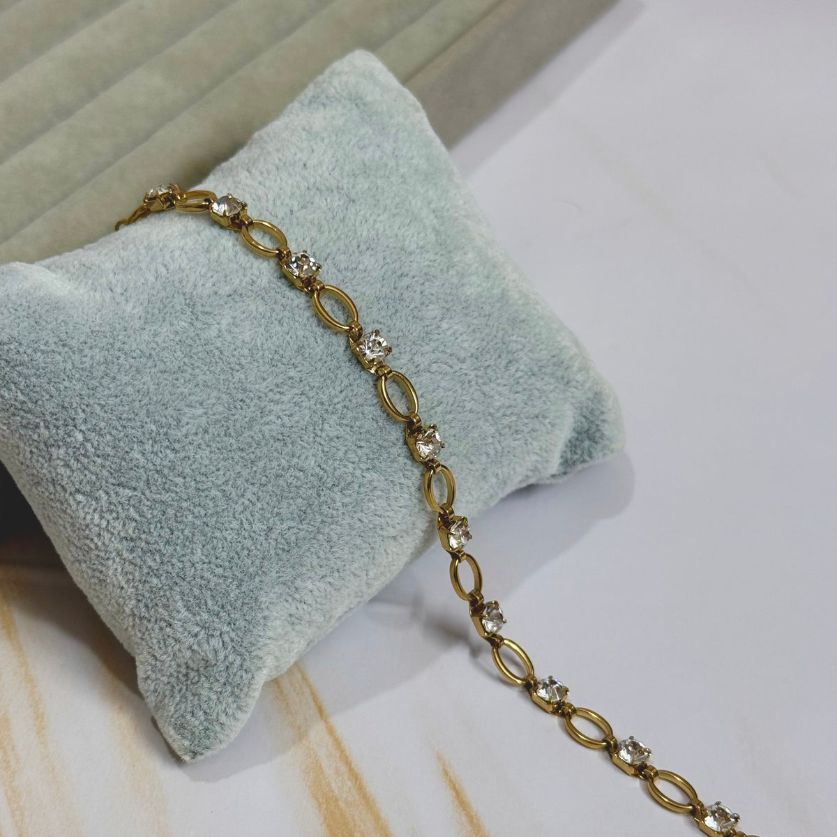 Lucent Bracelet (Clear Stone)