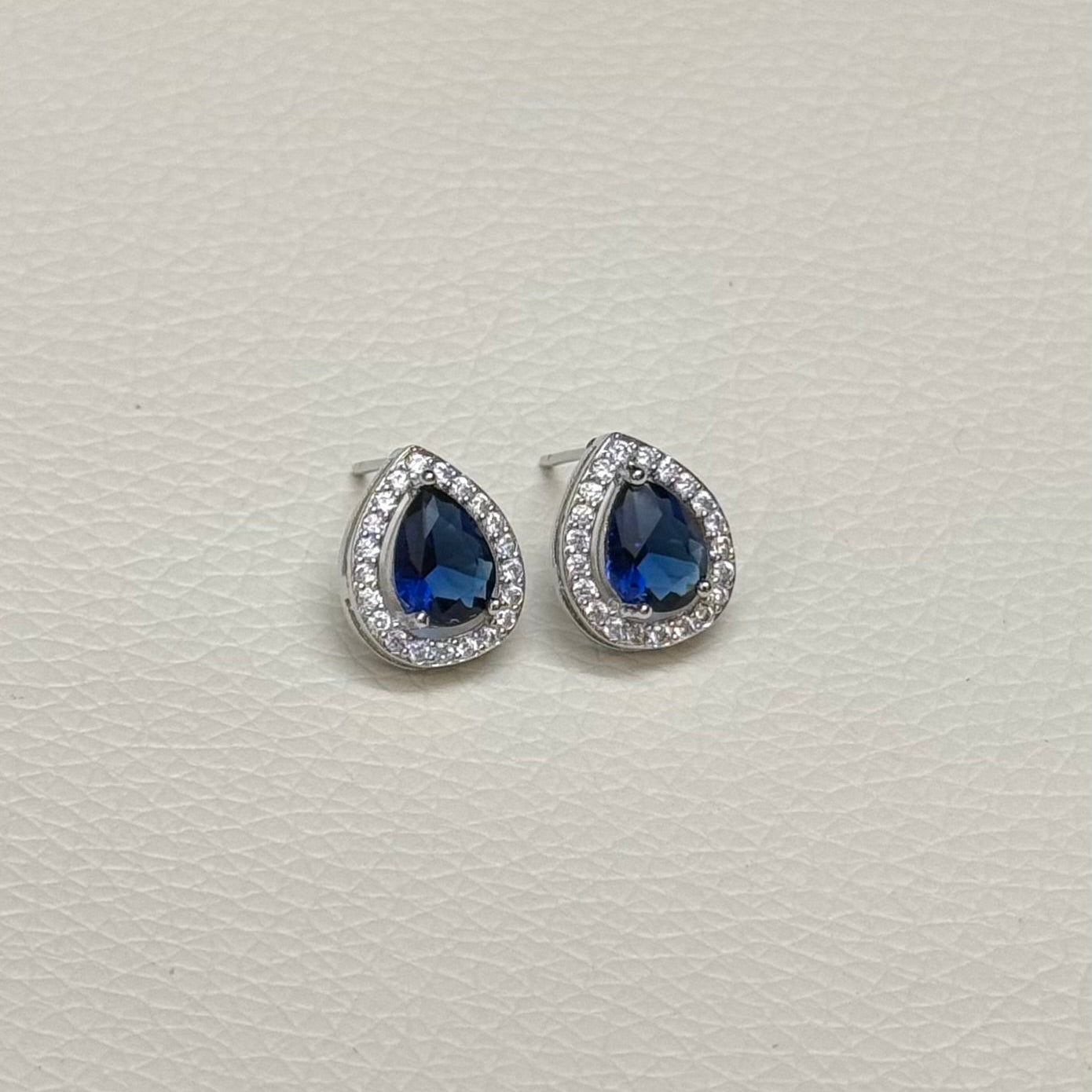 TearDrop Studs (1.5 CM)