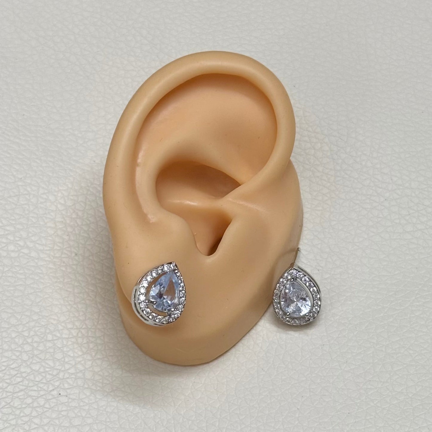 TearDrop Studs (1.5 CM)