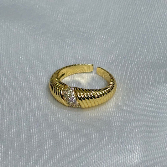 Ribbed Croissant Ring