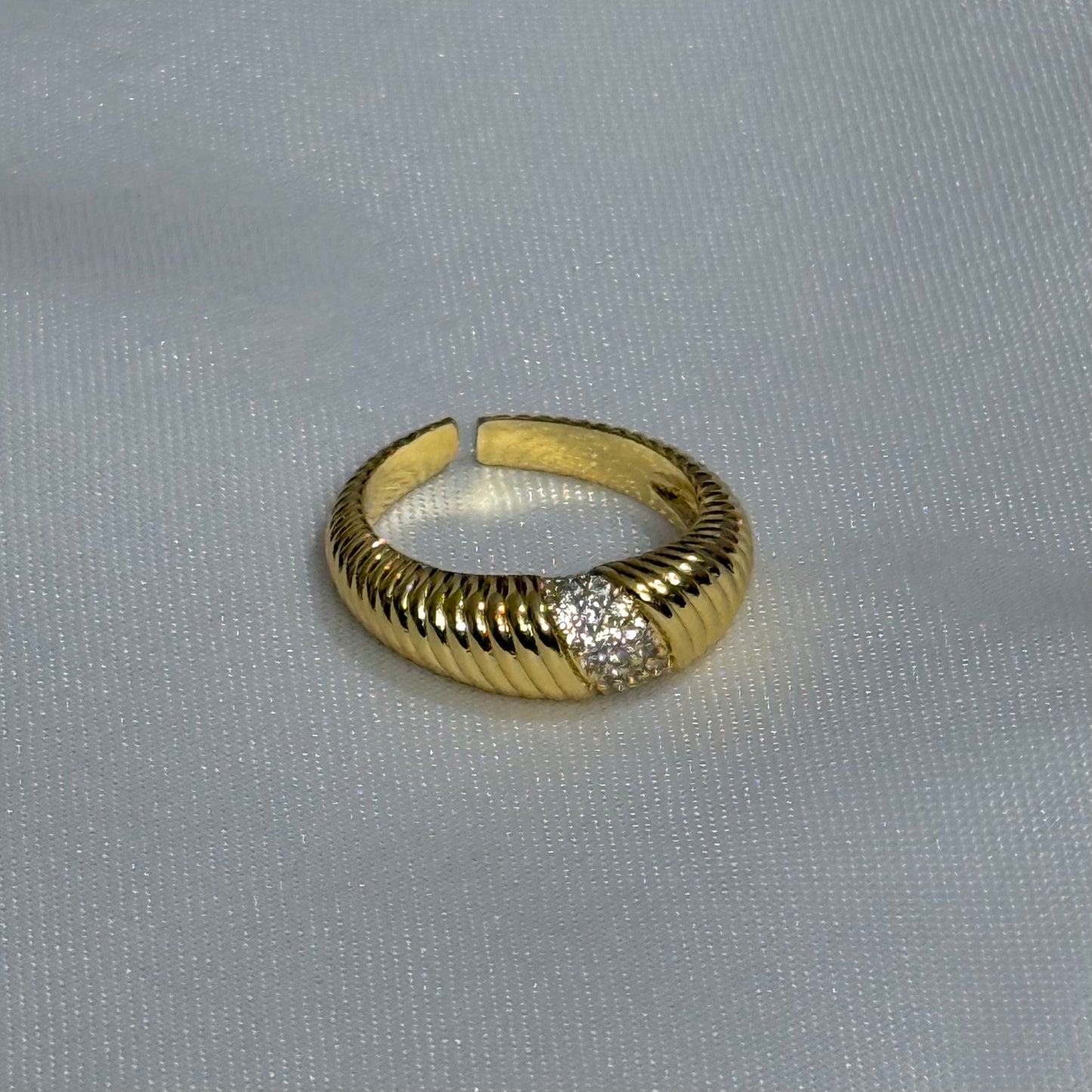 Ribbed Croissant Ring