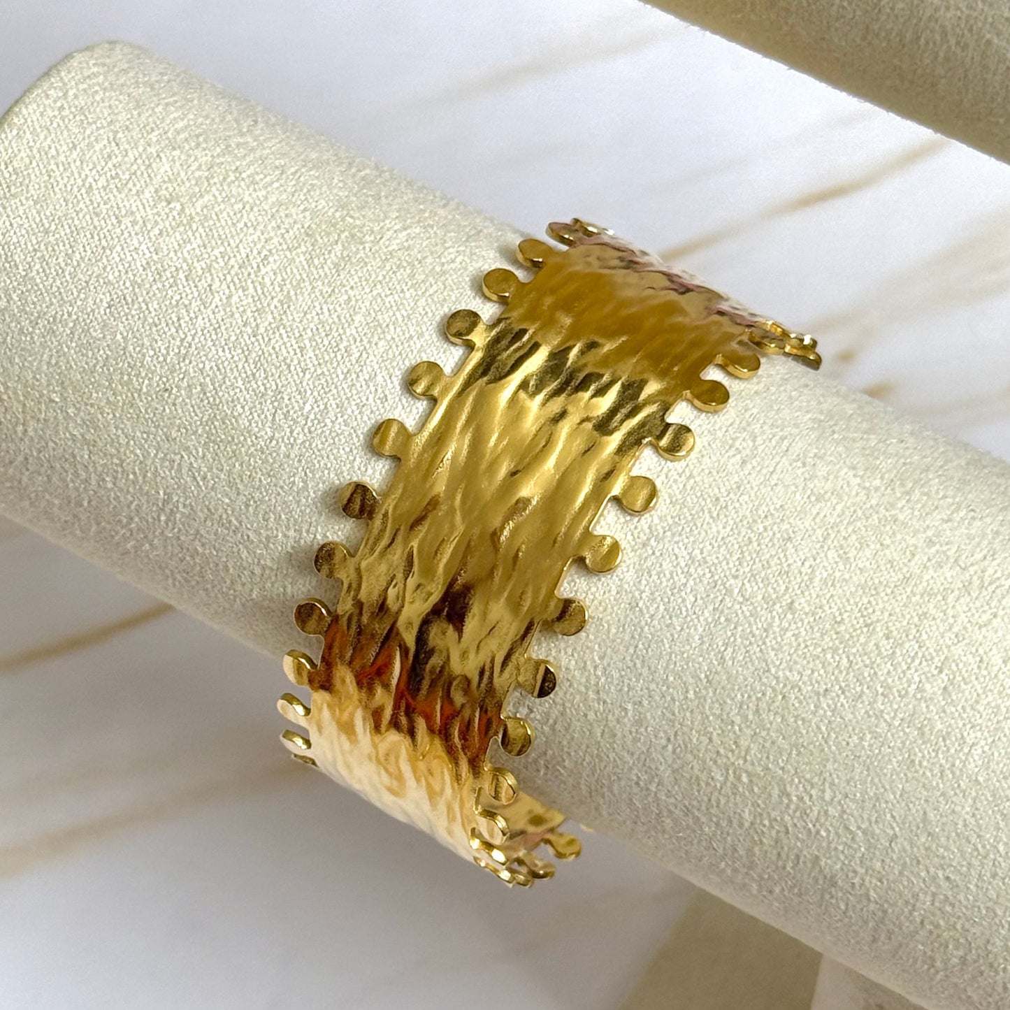 Aura Wide Cuff
