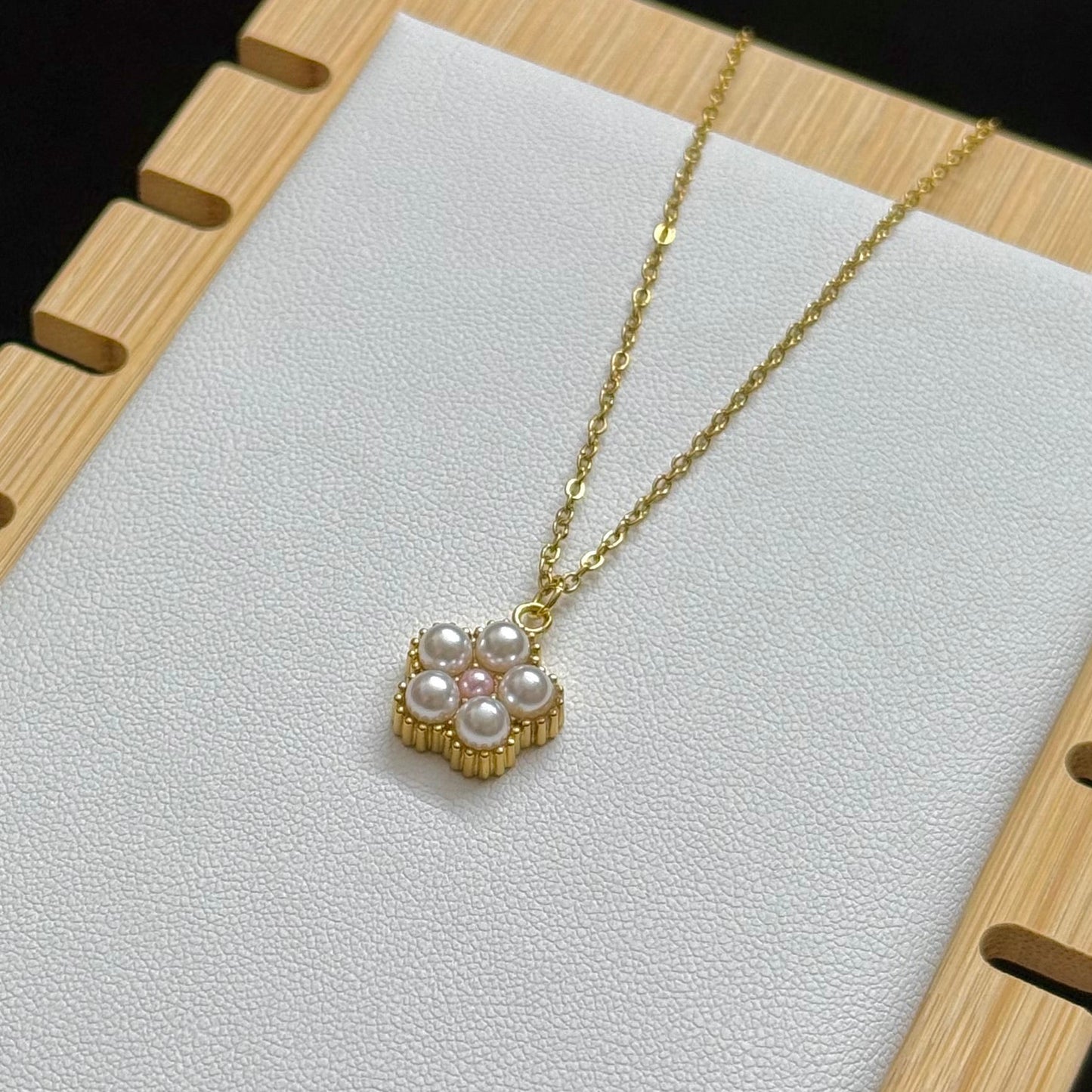 Daisy Pearl Pendant