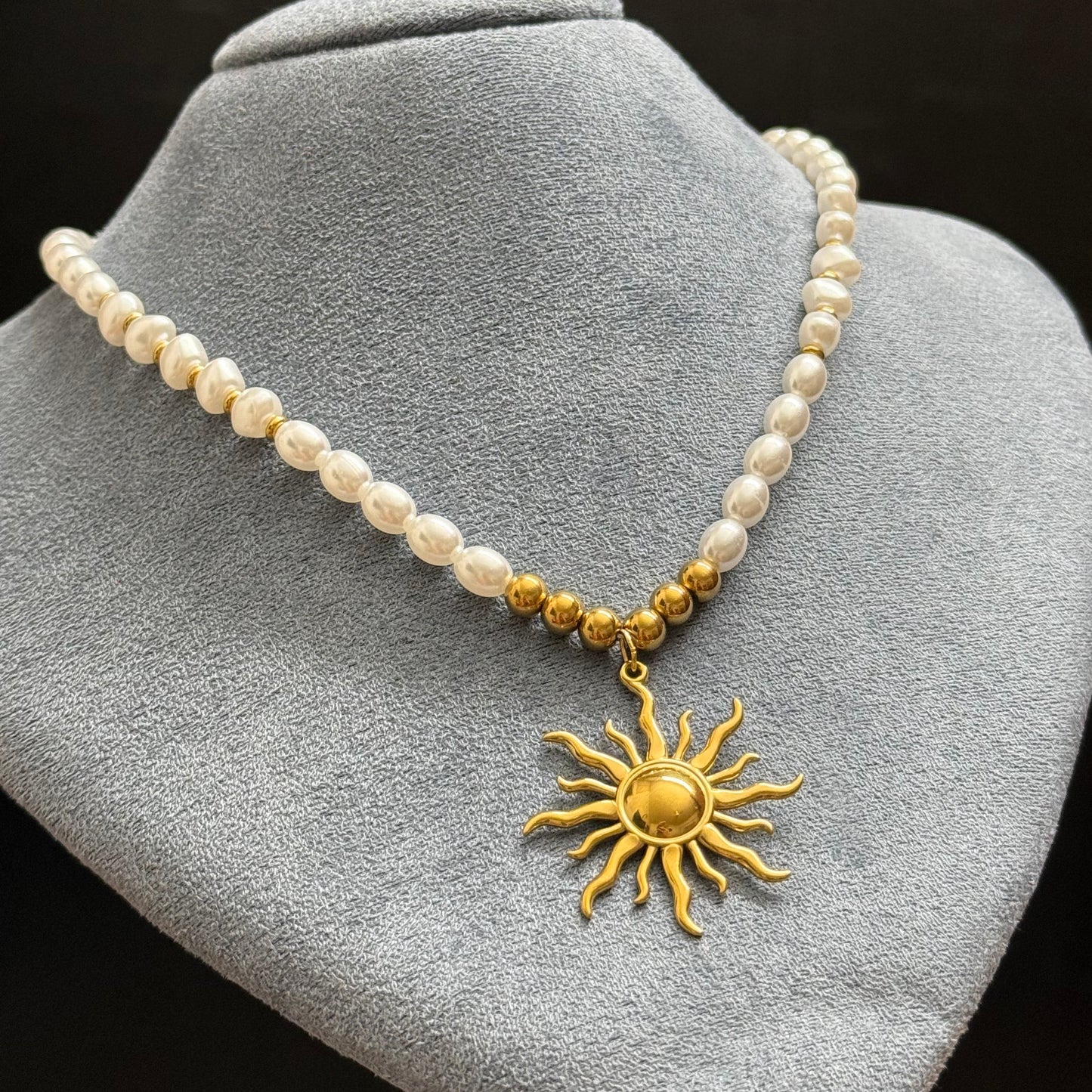 Solis Pearl Necklace
