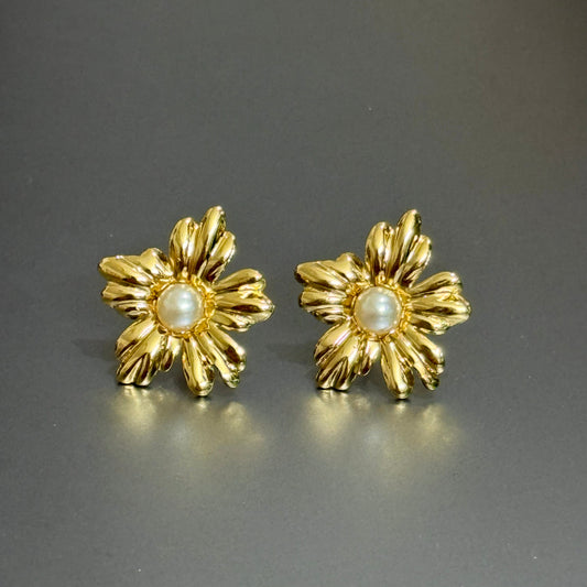Pearl Bloom Stud