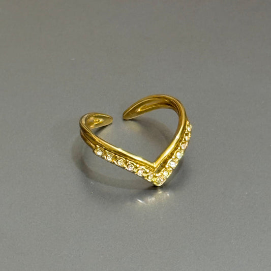 V-Crest Ring