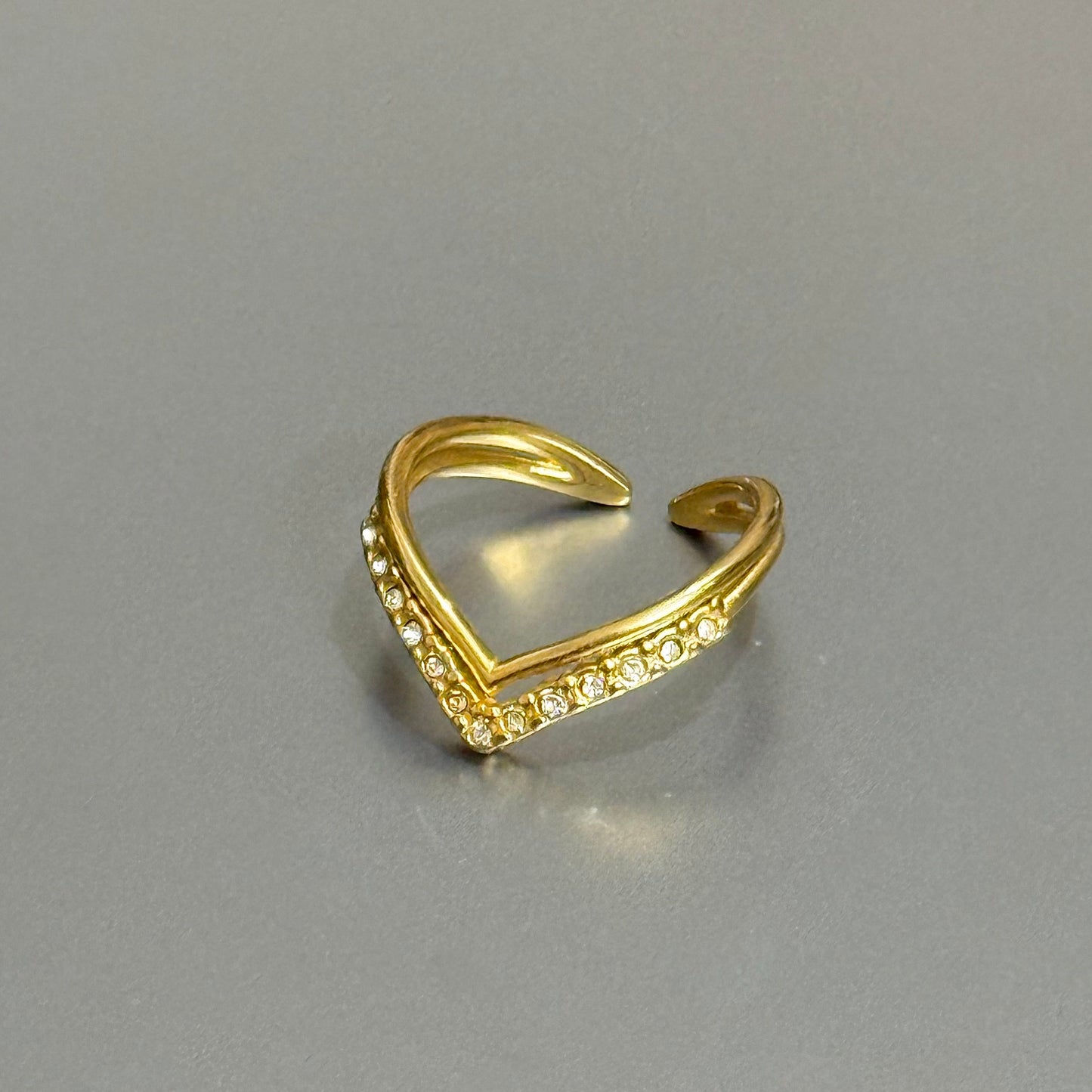 V-Crest Ring