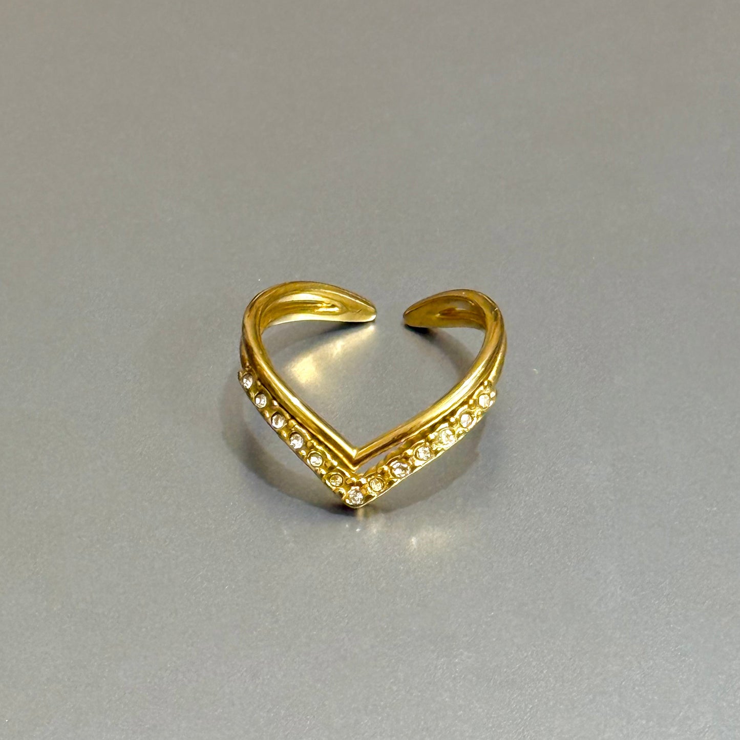 V-Crest Ring