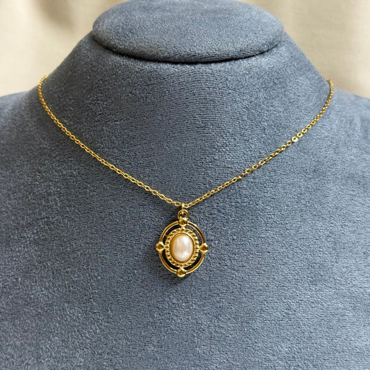 Regal Pendant