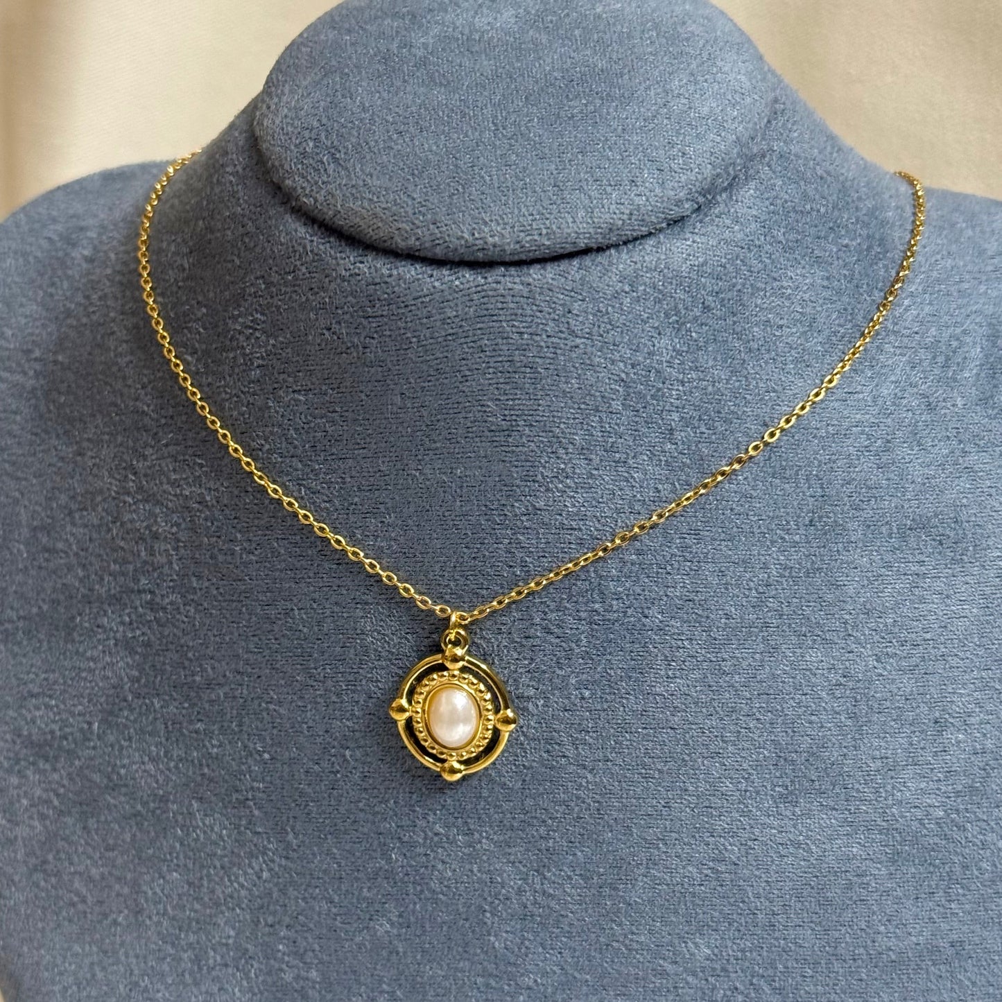 Regal Pendant