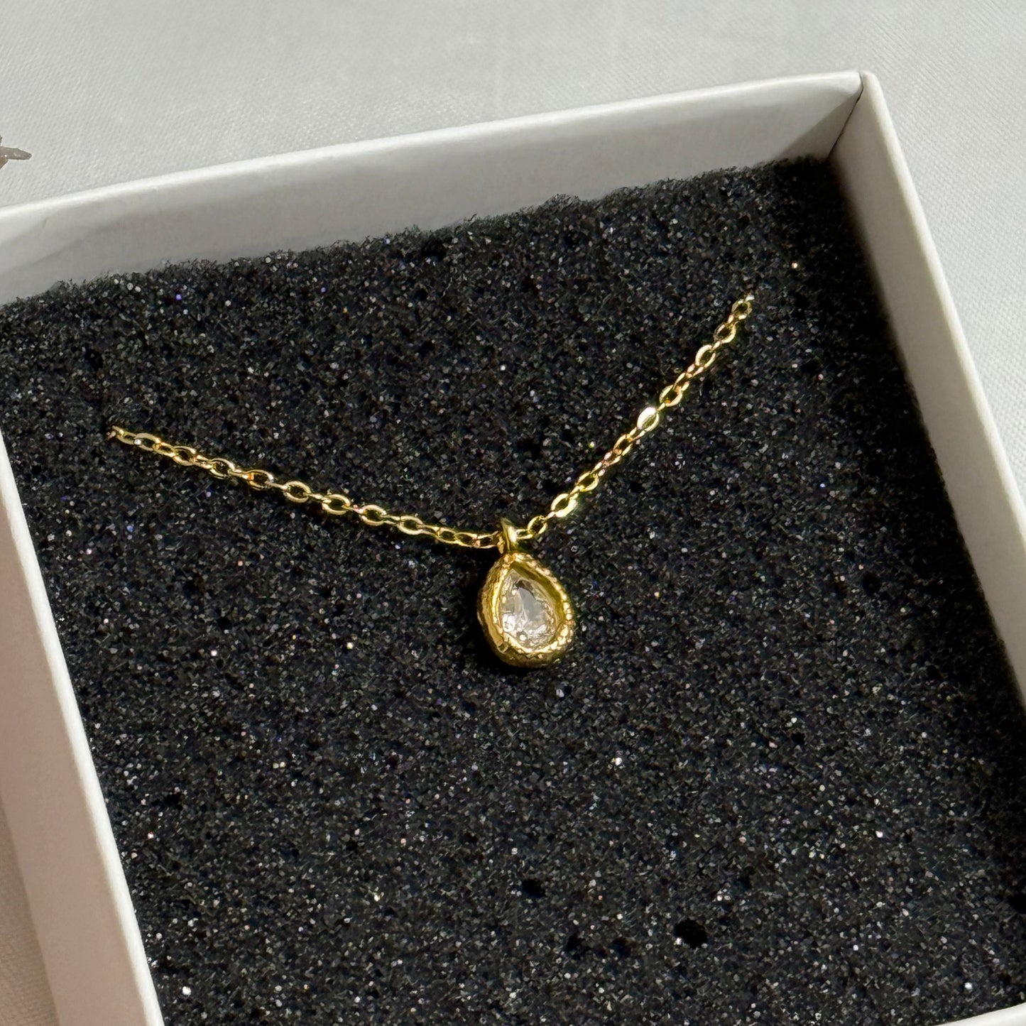 DewDrop Pendant - Transparent stone
