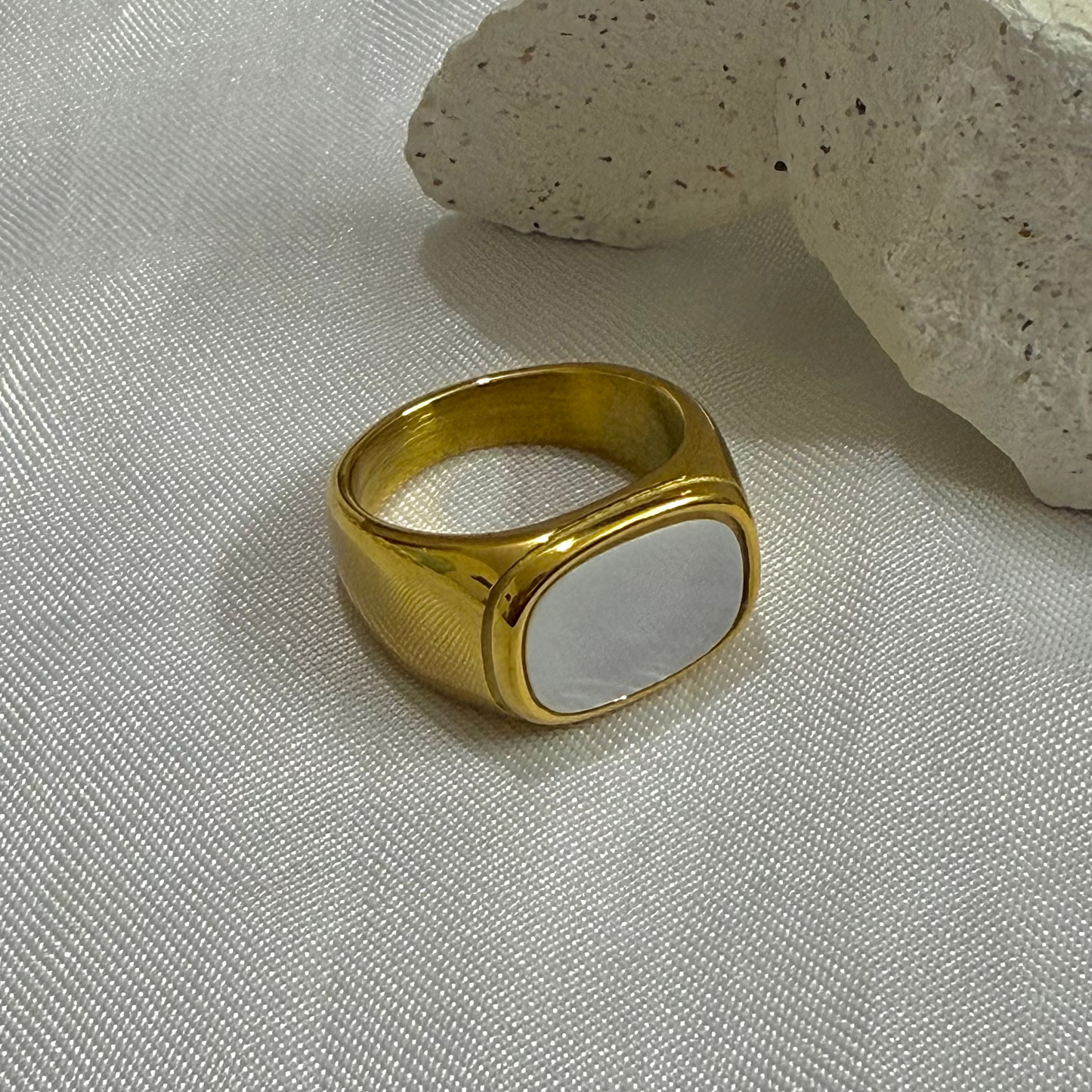 Chunk White Shell RIng