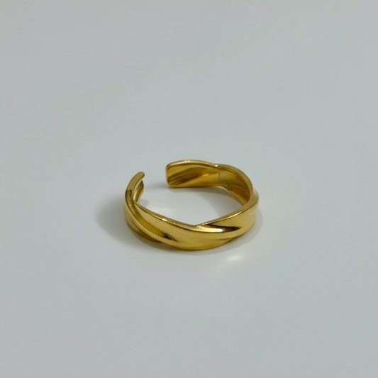 Twisted Band Ring