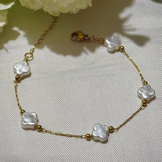 Clover Pearl Bracelet