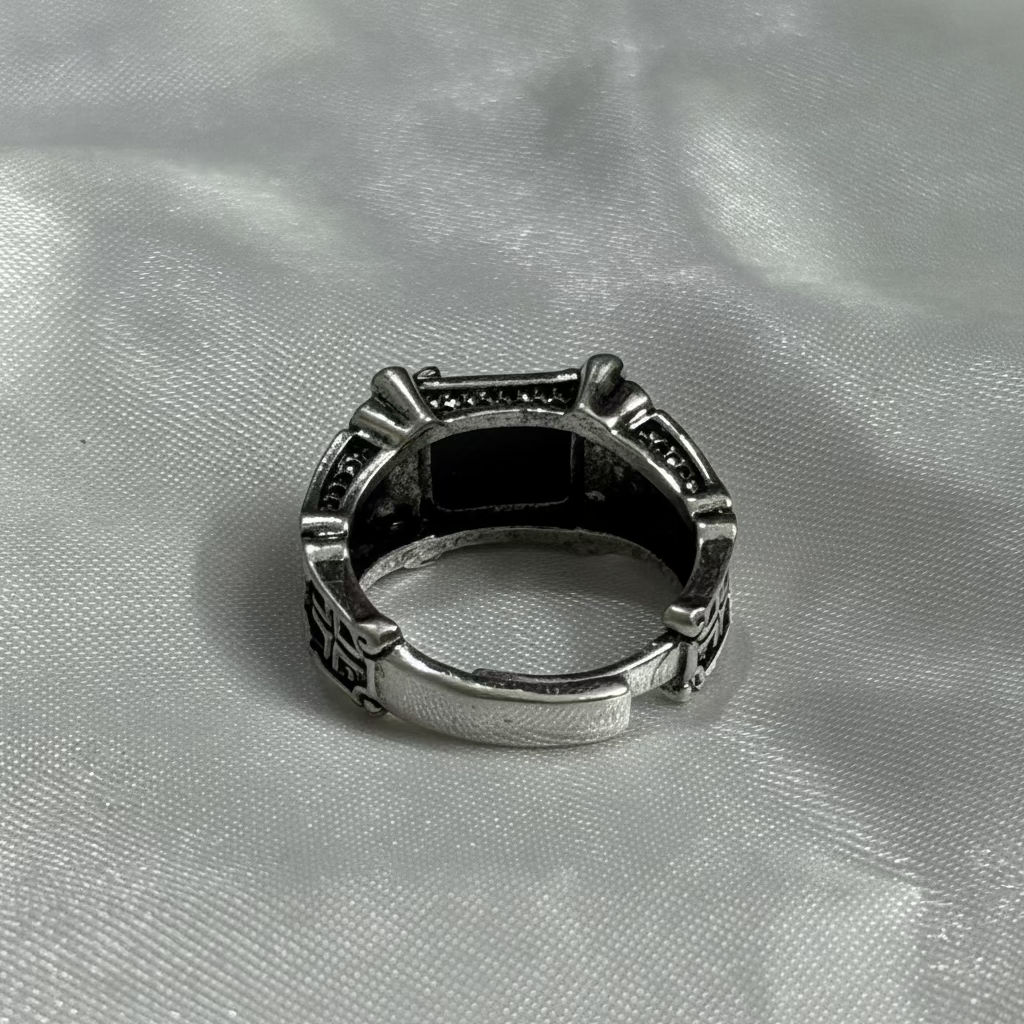 Retro Black Stone Ring